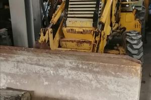 Escavatore pala terna miniescavatore muletto