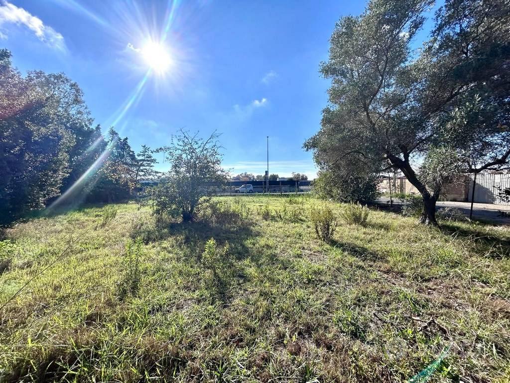 Terreno di 828 m² a Roma - Mehr