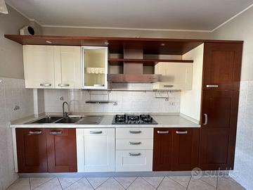 CUCINA E SALOTTO BERLONI+DIVANO E TAVOLO