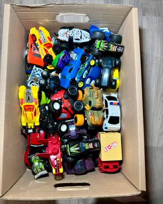 Mega Lotto macchinine e Monster Truck 40 Pezzi