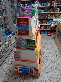 Bacheca per libri e riviste artigianale
