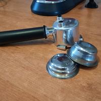 Macchina del caffe De Longhi Dedica