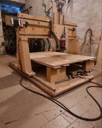 Fresatrice controllo numerico 3 assi CNC