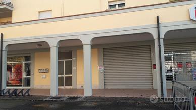 Rovereto s/Secchia Negozio - Ufficio Piazza Papa