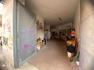 NEGOZIO A NAPOLI