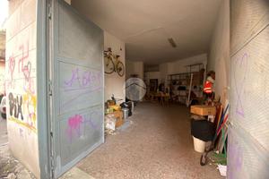 NEGOZIO A NAPOLI
