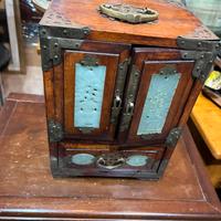 Antico portagioie cinese  in legno con intarsi