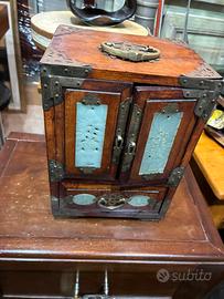 Antico portagioie cinese  in legno con intarsi