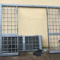 Grata inferiata con porta