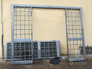 Grata inferiata con porta