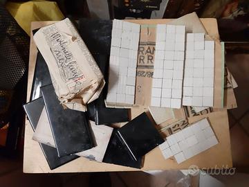 Piccolo blocco piastrelle tessere ceramica vintage