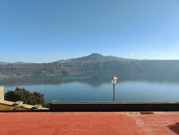 Rif.72 Appartamento fronte lago Castel Gandolfo