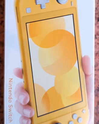 Nintendo Switch Lite Gialla + Super Mario Odyssey 