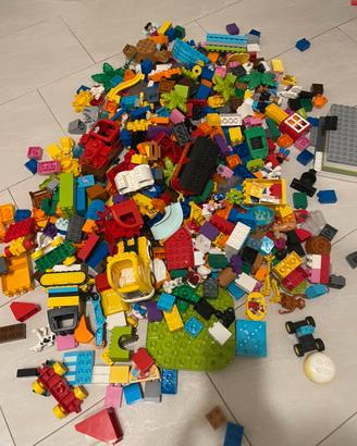 Una montagna di lego Duplo
