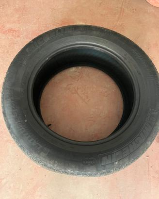 Gomme auto R 18 235/60