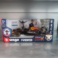 1:24 Red Bull RB19 + Driver Figurine Bburago 1/24