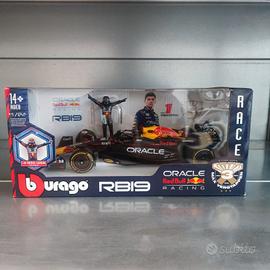 1:24 Red Bull RB19 + Driver Figurine Bburago 1/24