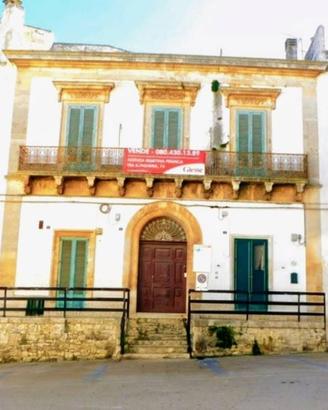 Casa indipendente di 330 m² con più di 5 locali a 