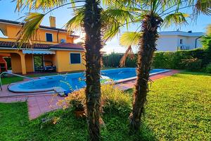 Villa singola con piscina 3 camere e 3 bagni