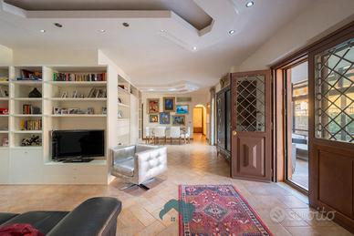 Palestrina: ampio appartamento con corte
