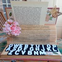 Libro/scultura trasformato in macchina da scrivere