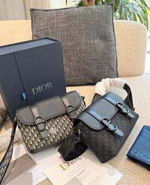 Borsa a tracolla Dior da uomo con doppia fibbia.