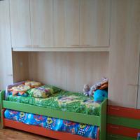 Cameretta con studio e libreria