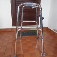 Carrello deambulatore per anziano
