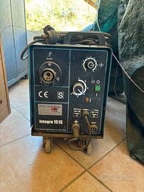 Saldatrice a filo continuo