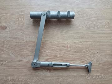 Chiudi porta automatico marca DORMA 