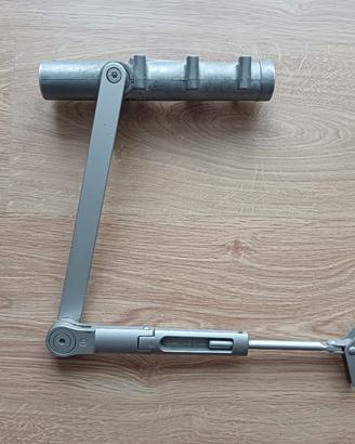 Chiudi porta automatico marca DORMA 