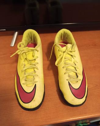 scarpe Nike Mercurial (adatte Calcetto) gialle