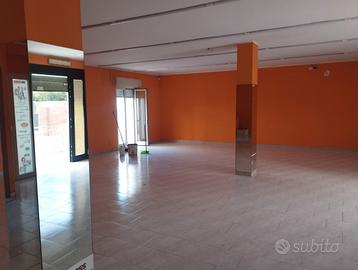 Locale ad uso commerciale