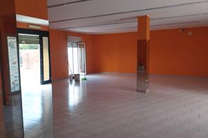 Locale ad uso commerciale