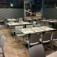 Allestimento tavoli e sedie