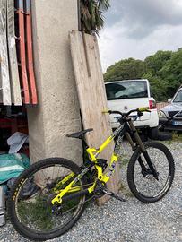 bicicletta da downhill commencal supreme v3 2017