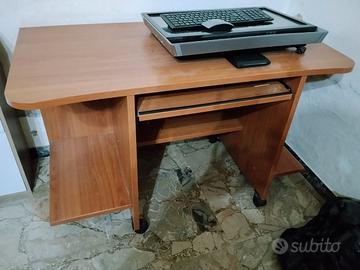 scrivania per computer 