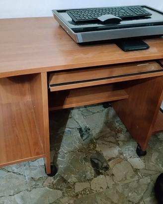 scrivania per computer 