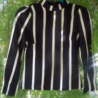 Maglia da donna bianca e nera nuova, di taglia S.