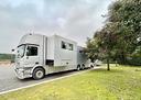 van-mercedes-jk-trasporto-cavalli-con-living-e-pop