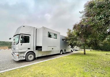 Van Mercedes JK trasporto cavalli con living e pop