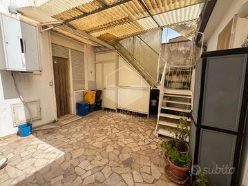 Casa singola con veranda interna e terrazza