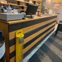 Arredo negozio in legno d’abete (artigianale)