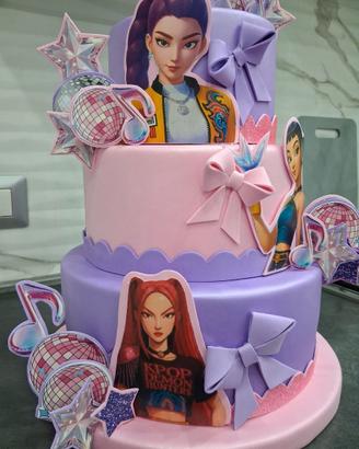 TORTA SCENOGRAFICA K-POP