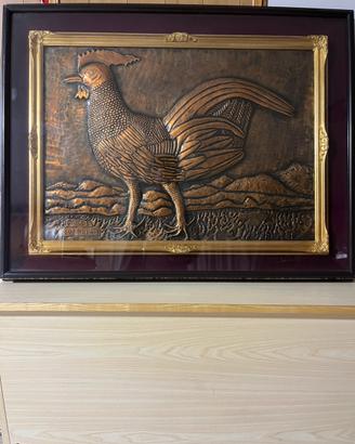 Quadro in rame descrive un gallo in bassorilievo