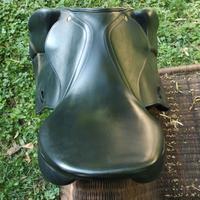 sella da salto Supreme nera