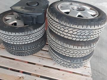 185 60 R14 82H + cerchi in lega