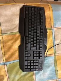 Tastiera RGB da gioco o ufficio praticamente muova