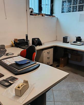 Scrivania ufficio a ferro di cavallo grigia