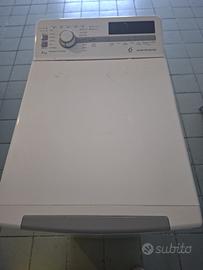 Lavatrice Whirlpool 6th Sense 7kg carica dall’alto